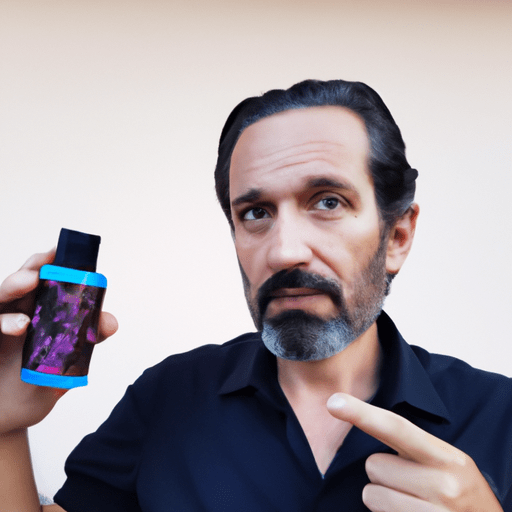 hombre con barba enseñando nuevo producto para el crecimiento de barba